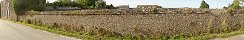 Un mur en platin sur l'ancienne commune de Maisy (Calvados, France)